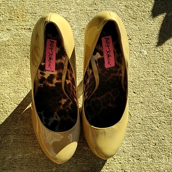 Shoes - Picture 5 of 13